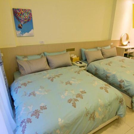 羅東木村電梯民宿: Cloud Comfort with Free Laundry & Starbucks Coffee Luodong Exterior photo