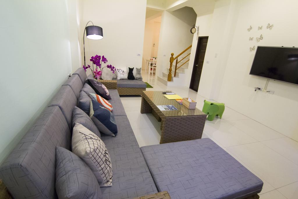 羅東木村電梯民宿: Cloud Comfort with Free Laundry & Starbucks Coffee Luodong Exterior photo