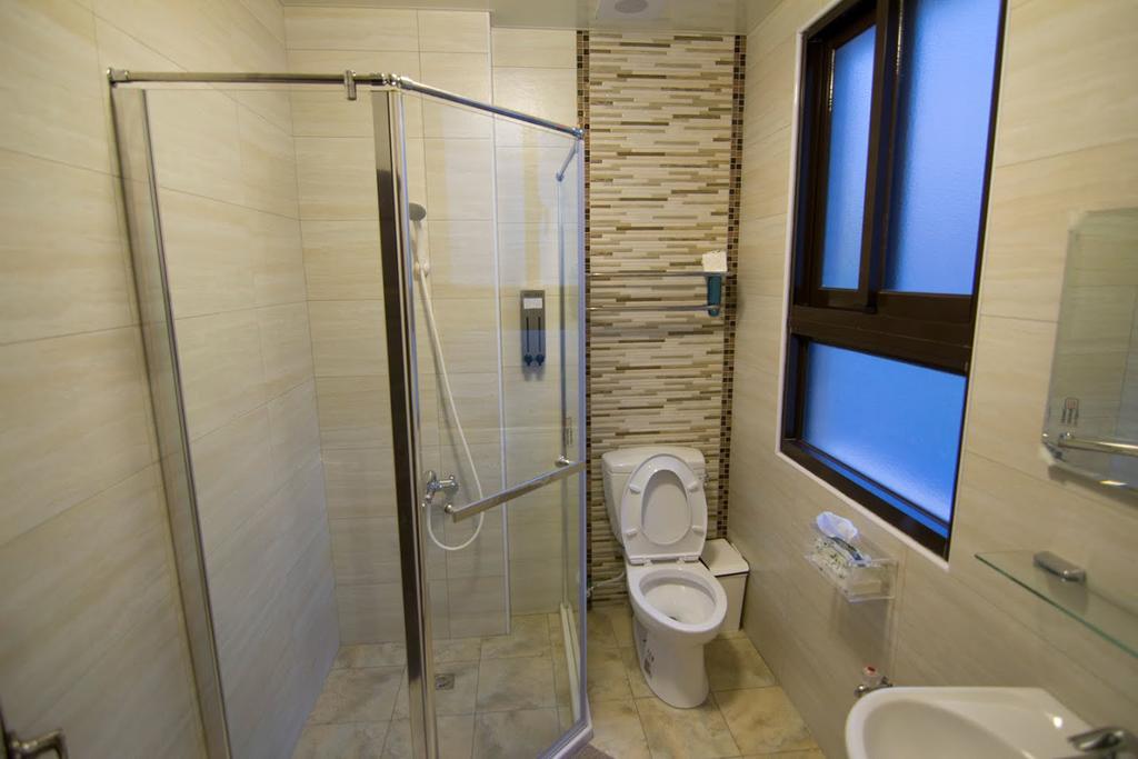 羅東木村電梯民宿: Cloud Comfort with Free Laundry & Starbucks Coffee Luodong Exterior photo